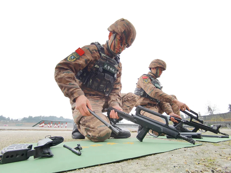 战鼓催春｜和武警“斜杠青年”面对面