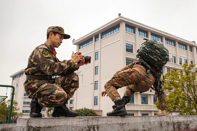 战鼓催春｜和武警“斜杠青年”面对面