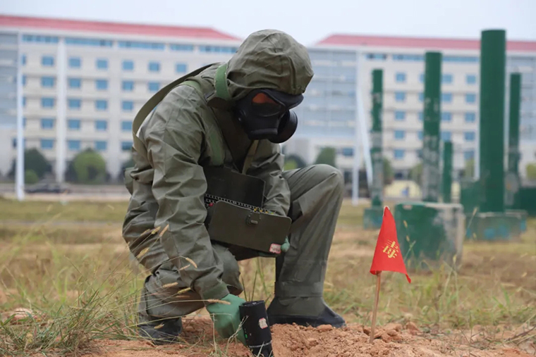战鼓催春｜和武警“斜杠青年”面对面