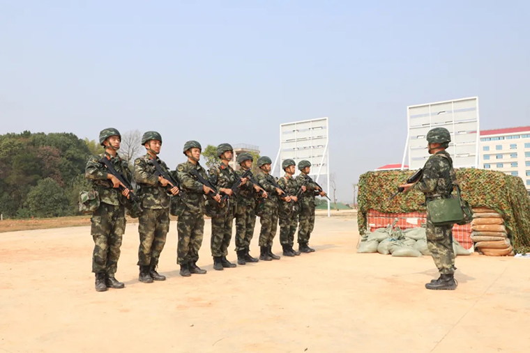 战鼓催春｜和武警“斜杠青年”面对面