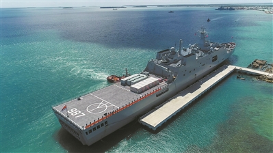 中国海军舰艇编队运送救灾物资抵达汤加