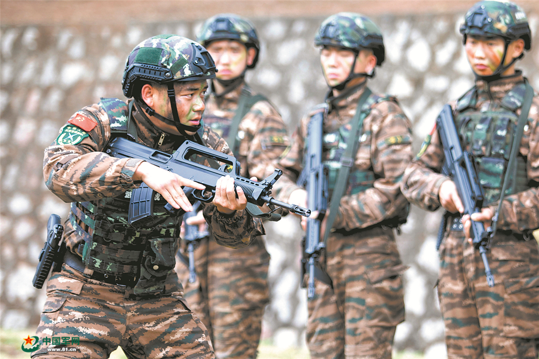 武警广西总队机动支队参谋邱健强军精武掠影