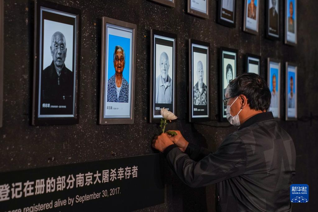 侵华日军南京大屠杀遇难同胞纪念馆为今年离世的大屠杀幸存者举行“熄灯”悼念仪式