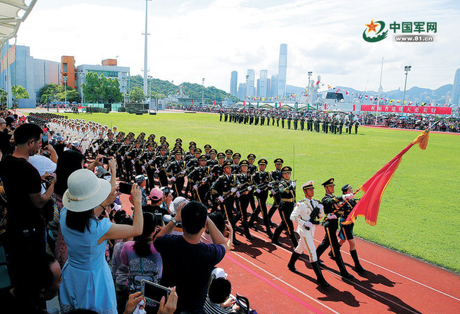 香江之畔，这支英雄连队的官兵始终铁心向党沙场称雄