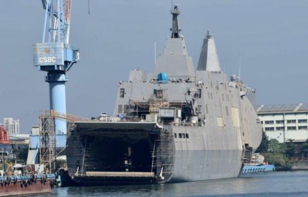 台新型两栖船坞运输舰“玉山舰”近期海试 最快9月交舰
