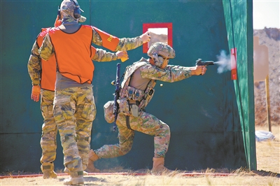 中国参赛队获“战术射手”项目单兵赛团体第二