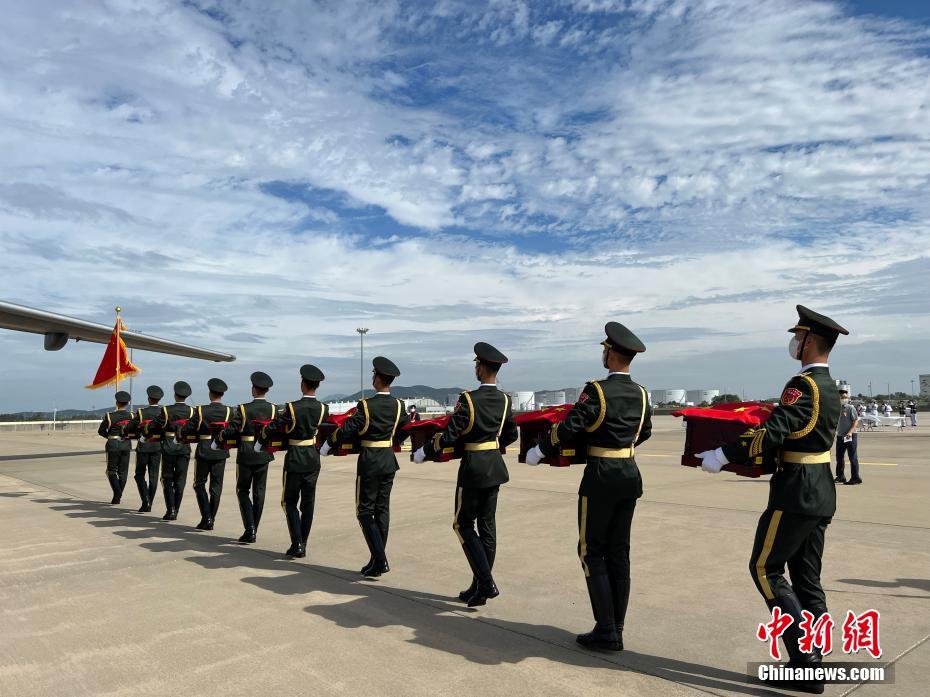 中韩双方交接第九批在韩中国人民志愿军烈士遗骸