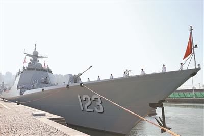 中国海军第42批护航编队起航赴亚丁湾