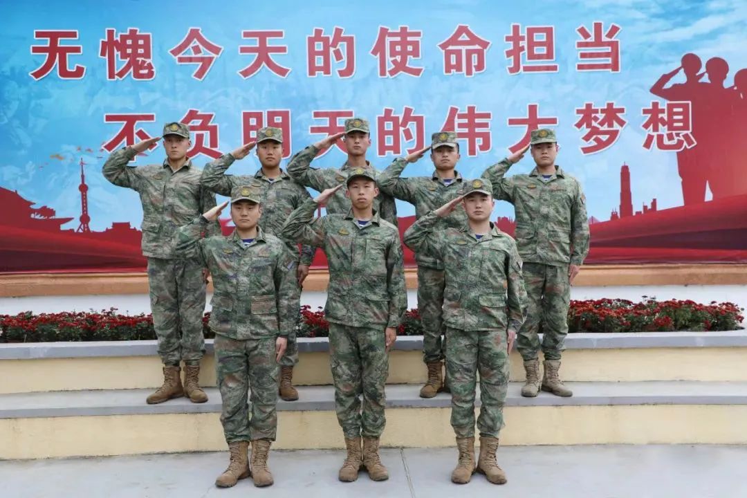 战士归队后军服上有血迹，原因找到了