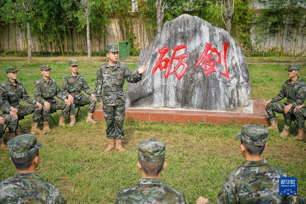 始终做党和人民完全可以信赖的英雄军队——解放军和武警部队认真学习、深刻领会党的二十大精神