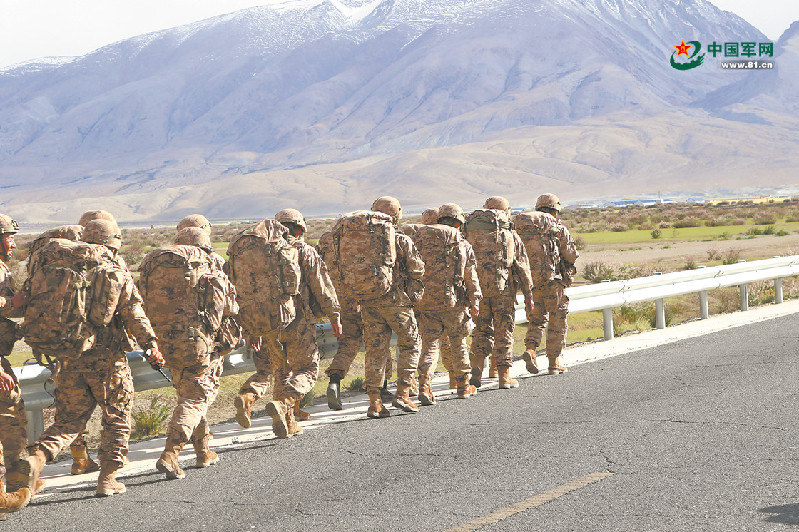 新疆军区某旅无人机侦察一连：梦想在高原戈壁绽放