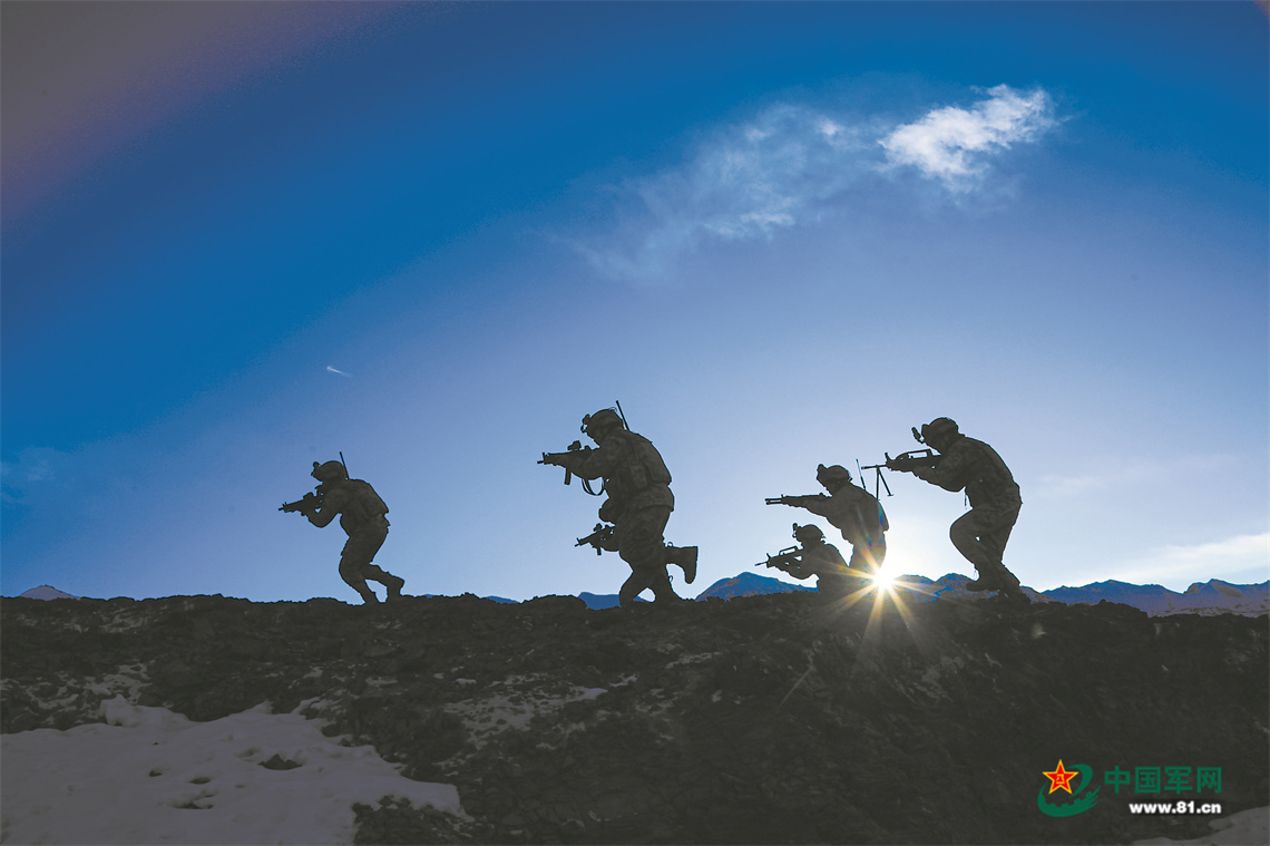 解放军和武警部队新年扎实开展实战化训练影像