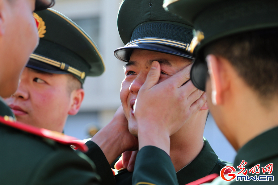 泪别军营 武警北京总队执勤第六支队举行2023年度首批春季退伍老兵欢送仪式
