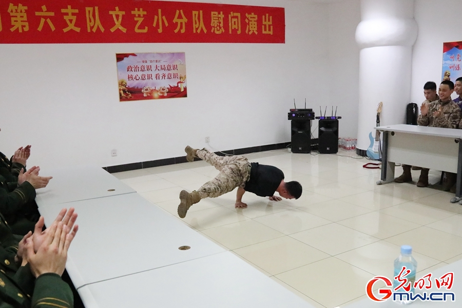 武警北京总队执勤第六支队组织文艺小分队慰问巡演