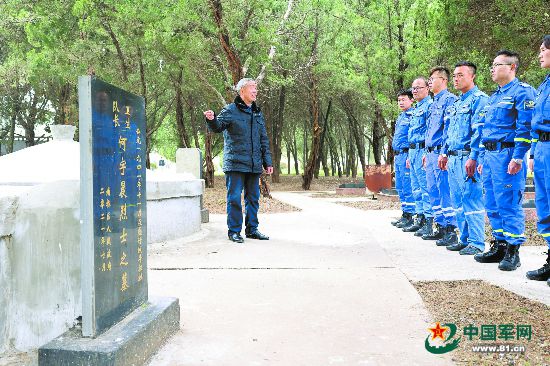 安徽省宿州市父子两代38载接力守护烈士墓