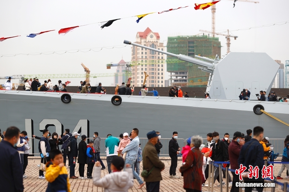 中国海军举行2023年海军成立纪念日舰艇开放活动