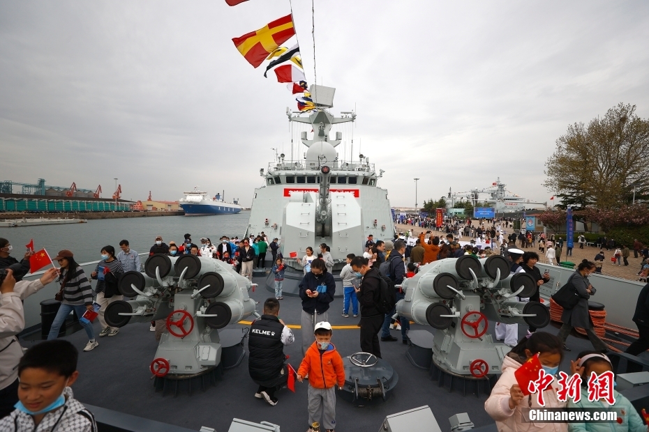 中国海军举行2023年海军成立纪念日舰艇开放活动