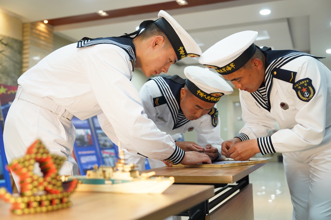 人民海军开展多项主题活动纪念成立74周年