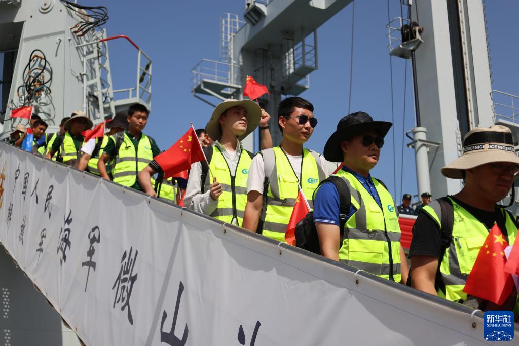 中国海军完成撤离中国在苏丹人员任务综述