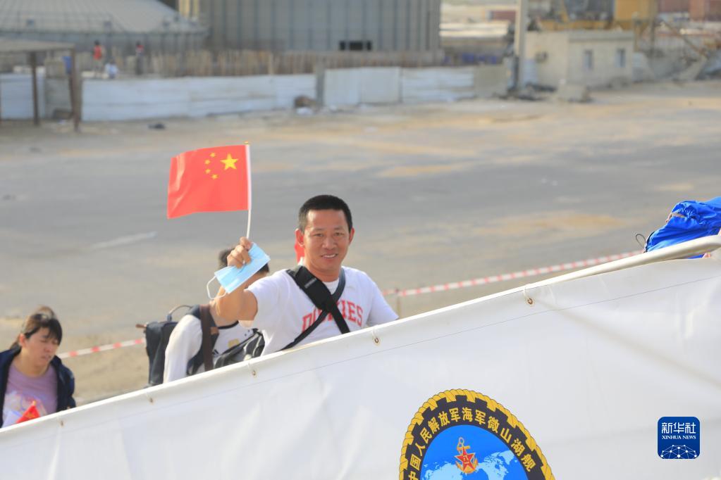 中国海军完成撤离中国在苏丹人员任务综述