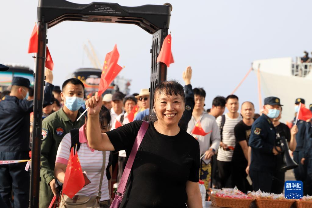 中国海军完成撤离中国在苏丹人员任务综述