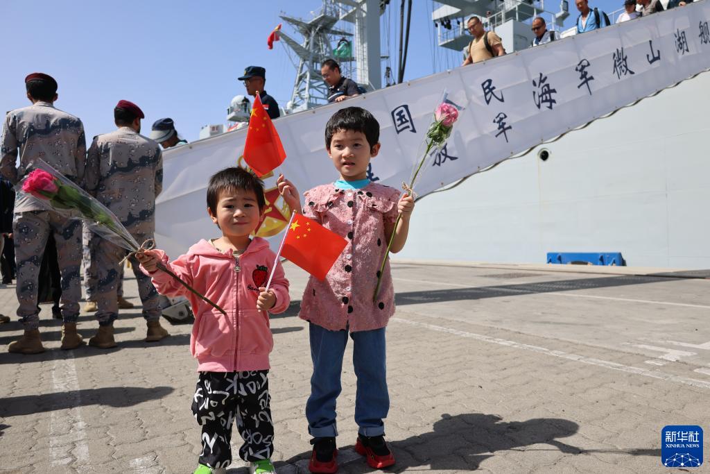 中国海军完成撤离中国在苏丹人员任务综述
