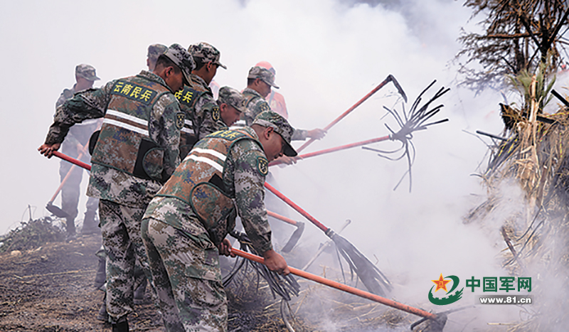 军地联合举行高山峡谷地震灾害空地一体化联合救援演习 民兵应急救援力量披挂上阵