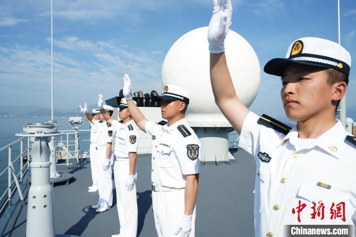 中国海军戚继光舰抵达越南进行友好访问