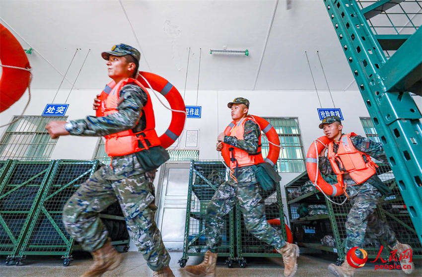 武警百色支队开展防汛救援演练，提升抢险综合能力