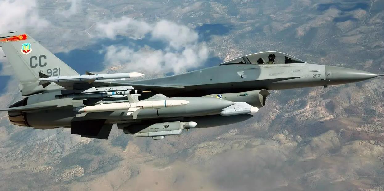 泽连斯基称已确认多国将向乌克兰提供F-16战机