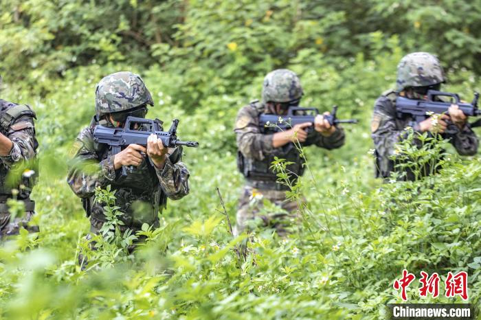 武警桂林支队紧贴实战环境开展野外驻训