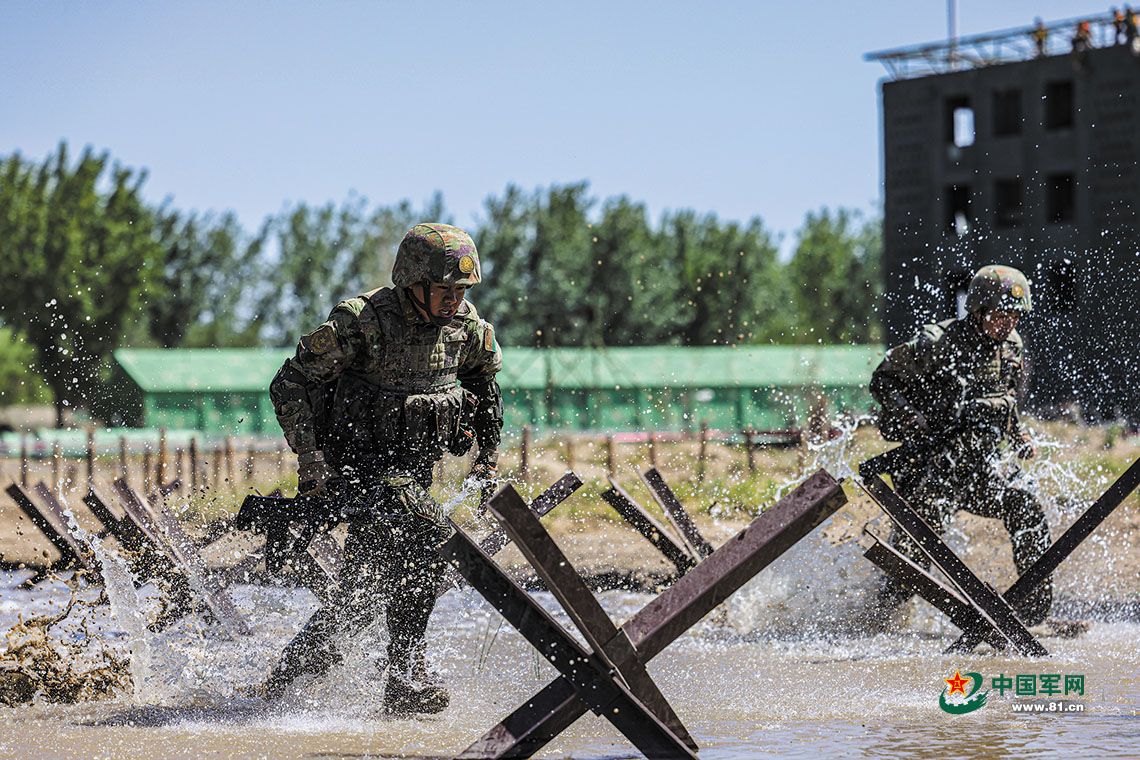 松骨峰特功连始终保持那一股子英雄气