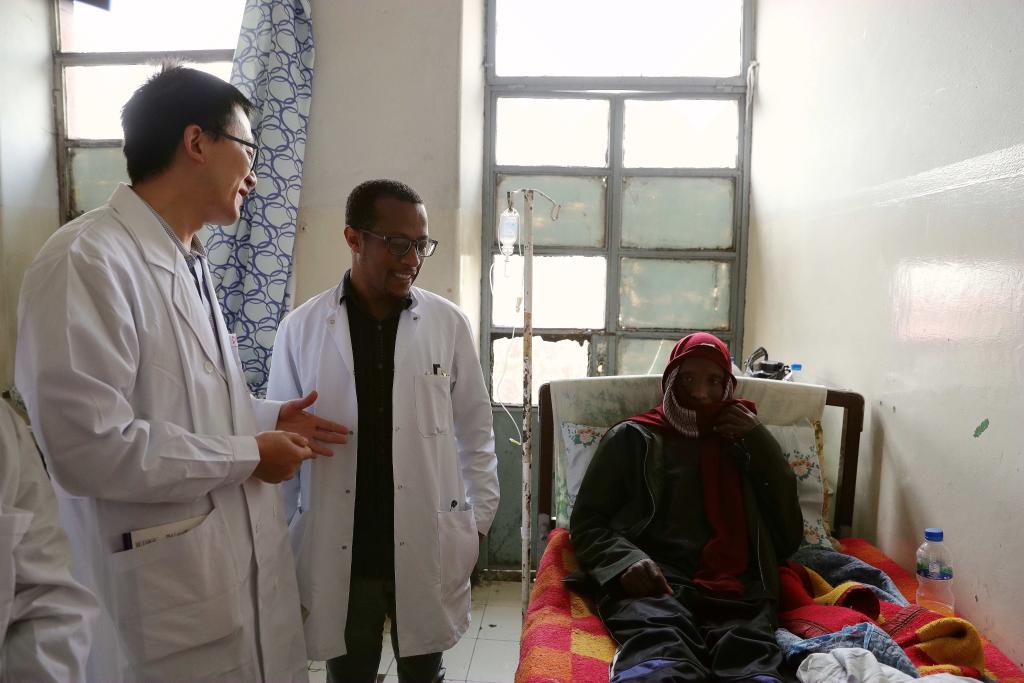 “中国军医给了我第二次生命”——记中国援埃塞军医专家组的白衣天使