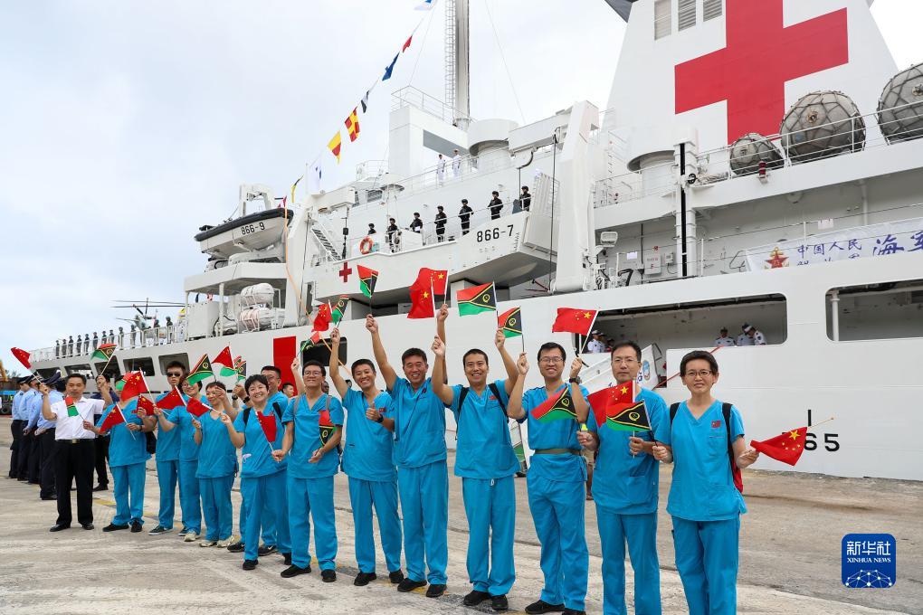 中国海军“和平方舟”号医院船抵达瓦努阿图访问并开展医疗服务