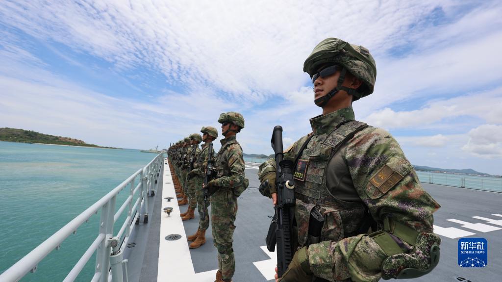 中泰“蓝色突击-2023”海军联训中方任务部队抵泰
