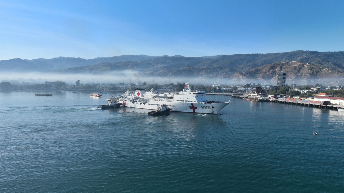 中国海军“和平方舟”号医院船再访东帝汶