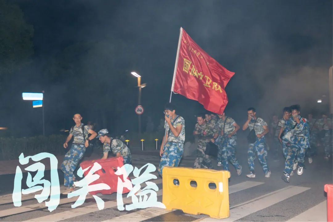 雨夜行军、打靶训练、发射“迫击炮”……今年的军训有多硬核？