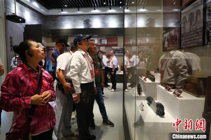 两岸抗战老兵后代共聚山城：访先辈足迹 谋两岸发展