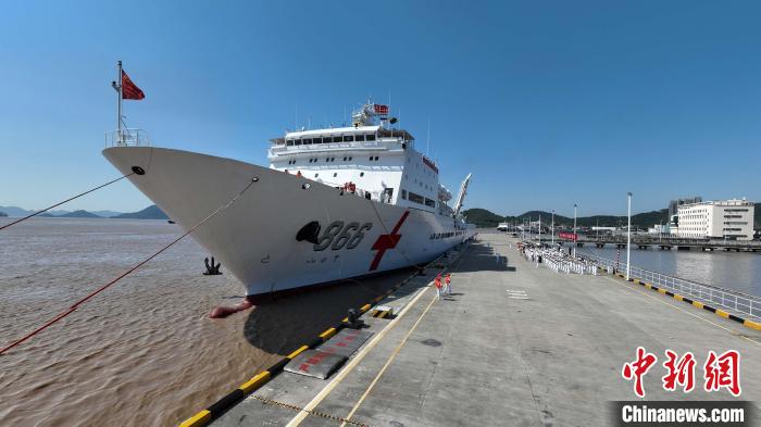 中国海军“和平方舟”号医院船圆满完成对5国访问返回母港