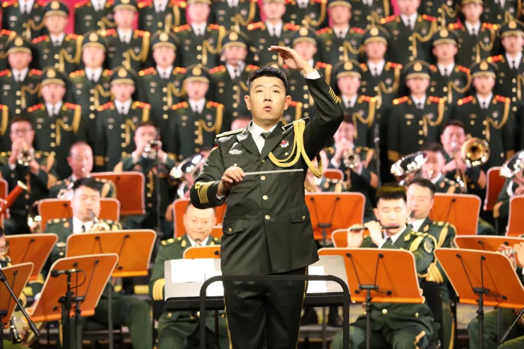 武警部队成功举办庆祝中华人民共和国成立74周年交响合唱音乐会