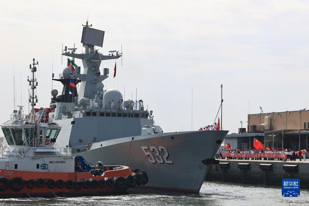 中国海军第44批护航编队抵达科威特进行友好访问