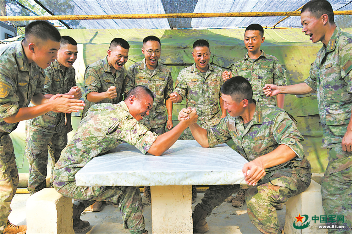 第74集团军某旅装步二连密切新时代官兵关系影像