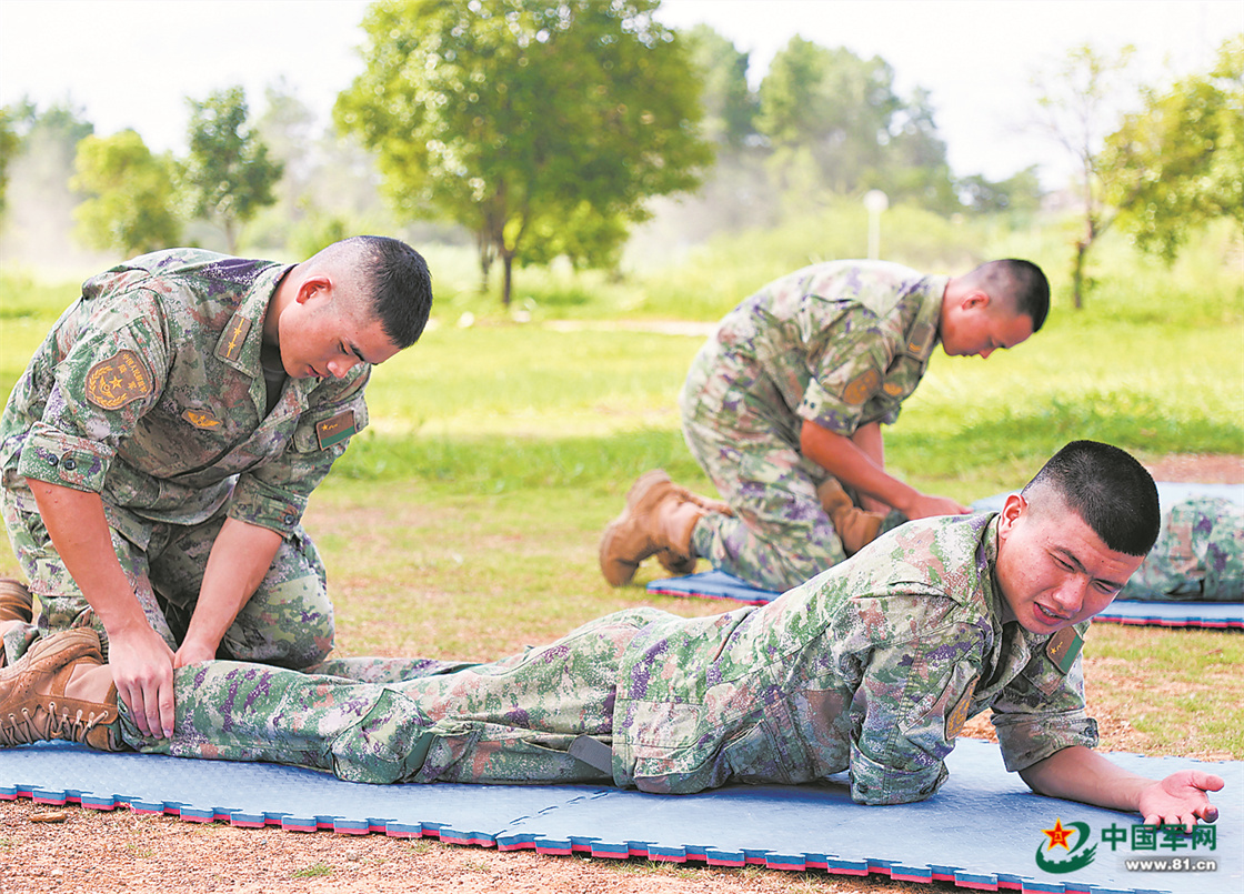 第74集团军某旅装步二连密切新时代官兵关系影像