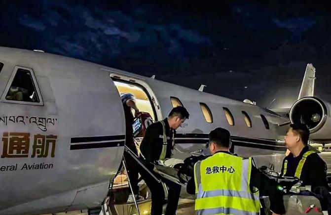 东部战区总医院救治重症胰腺炎专机转诊患者素描