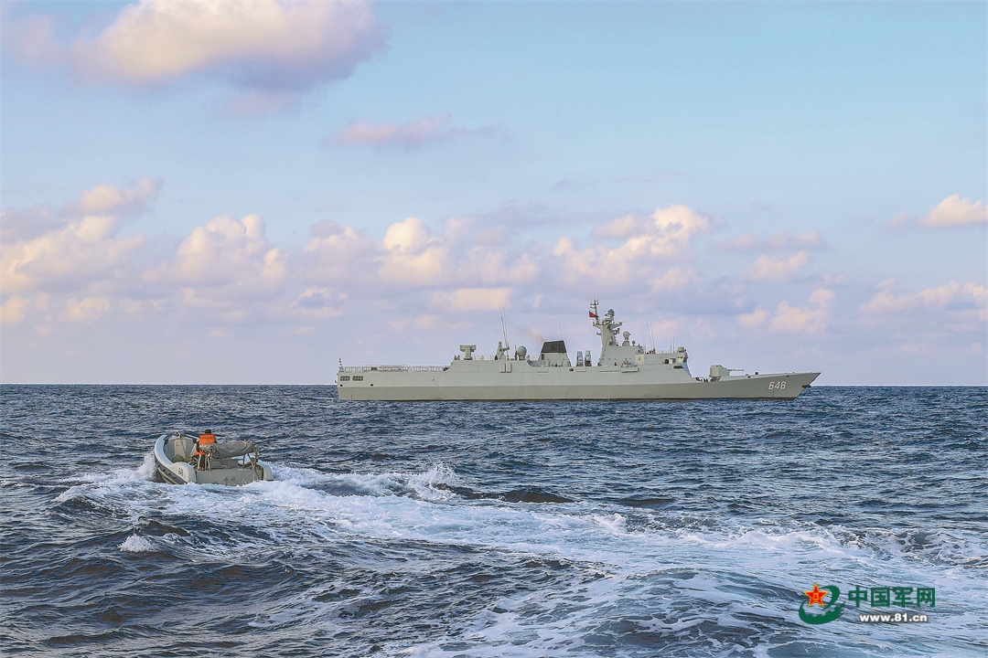 海军某护卫舰支队组织多艘舰艇进行全训合格考核