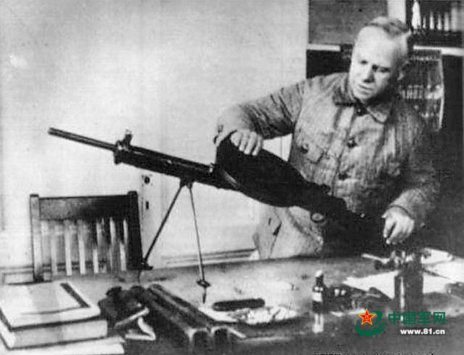 被誉为“苏联的马克沁”，捷格加廖夫为枪械而生