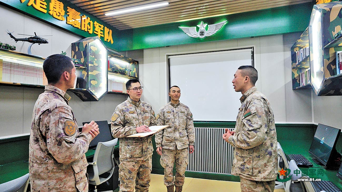 西藏军区某旅派干部赴一线“蹲点办公”为基层排忧解难