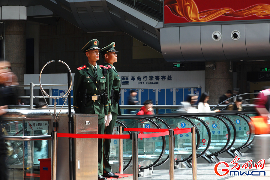 五一假期，北京武警坚守战位守护旅客平安出行
