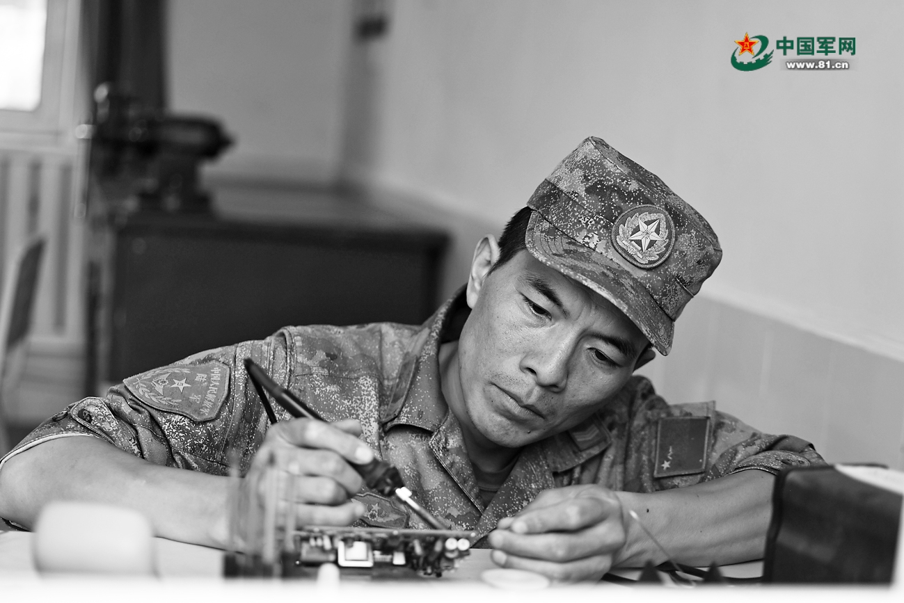 火炮修理技师侯焦阳:“金牌教练”带出“冠军徒弟”