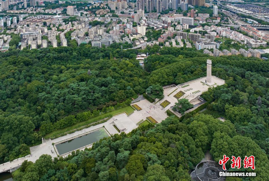 南京雨花台烈士陵园万盆鲜花致敬先烈